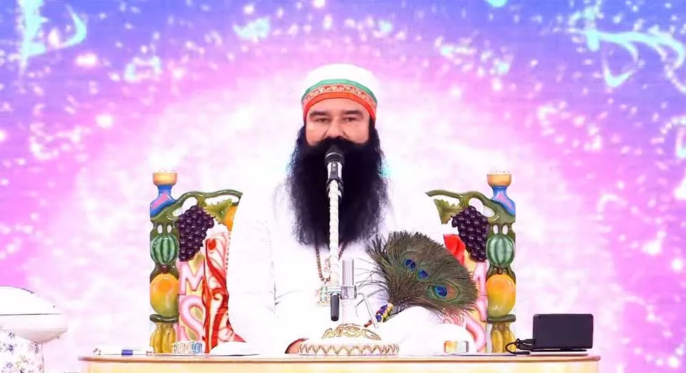 दूसरों की बुराई छोड़ अपने गिरेबां में झांके: पूज्य गुरू जी