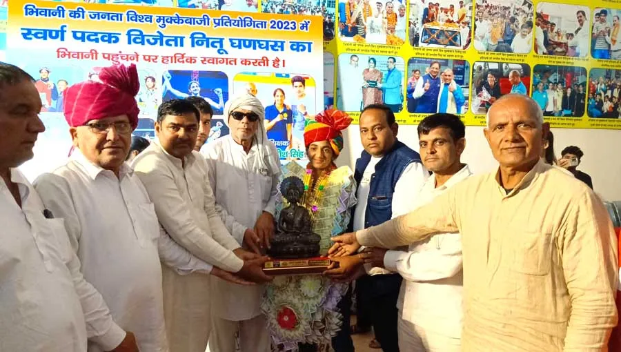 विश्व चैंपियन बनी बॉक्सर नीतू घनघस का भिवानी में हुआ जोरदार स्वागत