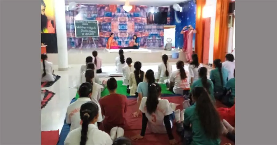 कार्यशाला में योग क्रियाओं से लेकर प्राणायाम का कराया अभ्यास