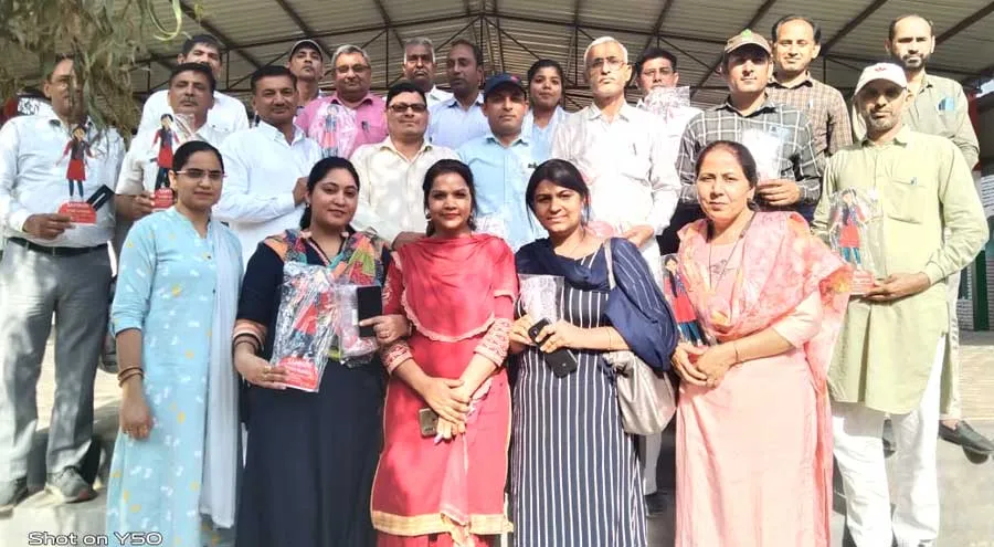 चौपटा खंड के 14 विद्यालयों के मुखियाओ और 11 स्टार अध्यापकों को किया सम्मानित किया