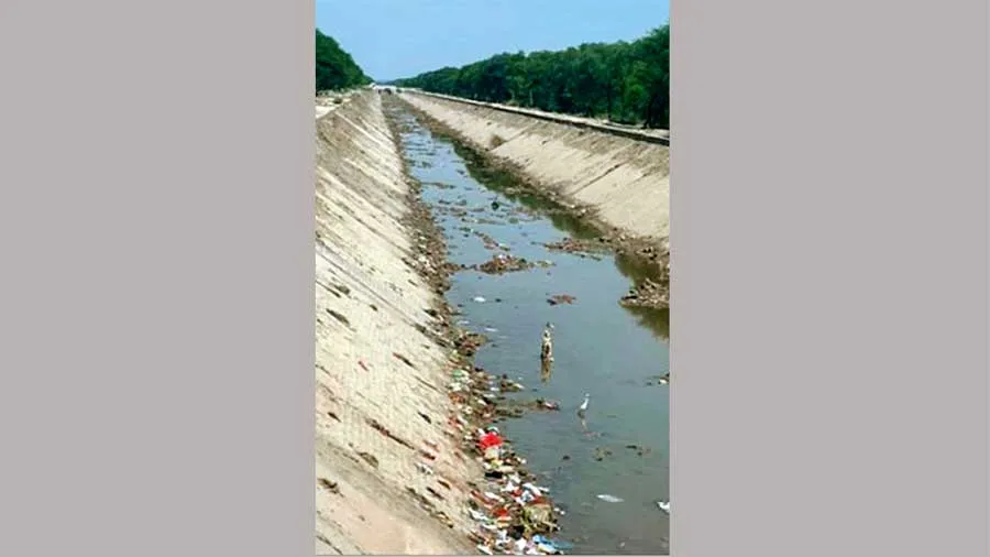 गंग कैनाल की सफाई में लोगों के अंधविश्वास के निकल रहे हैं ढेर