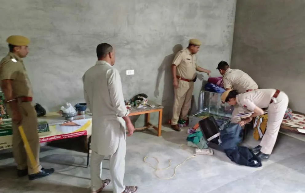 श्रीगंगानगर पुलिस की 180 टीमों द्वारा 540 स्थानों पर दबिश सोशल मीडिया पर एक्टिव गैंगस्टर के फोलोवर्स के खिलाफ अभियान