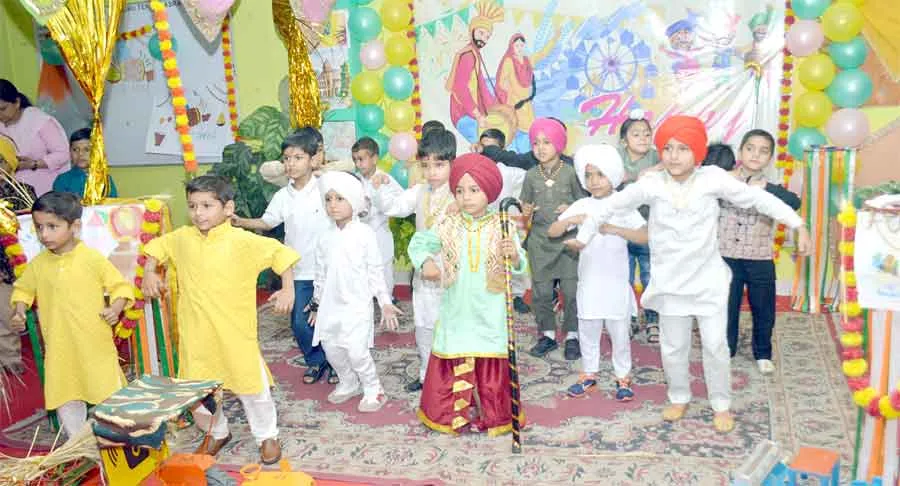 शाह सतनाम जी बॉयज स्कूल ने मनाया बैसाखी पर्व व अंबेडकर जयंती