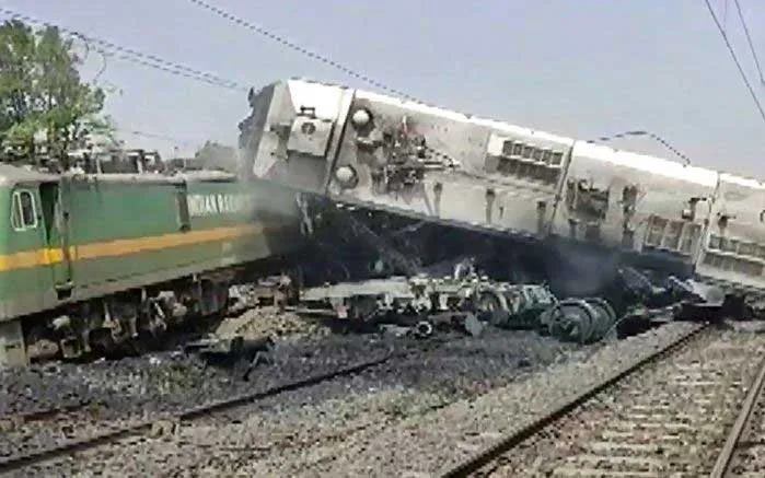 Train Accident: सिंहपुर रेलवे स्टेशन में हुआ बड़ा हादसा, टकराई मालगाड़ी