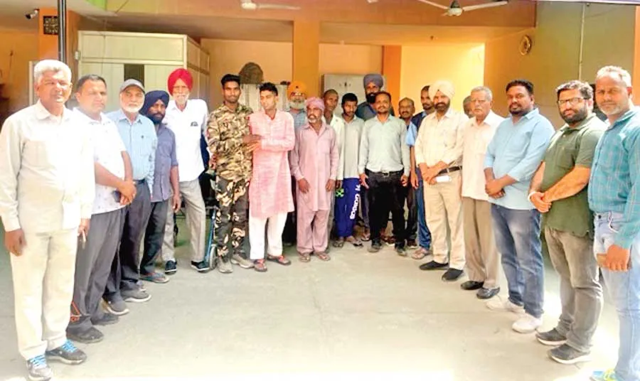 सेवादारों ने तीन मंदबुद्धियों को अपनों से मिलवाया