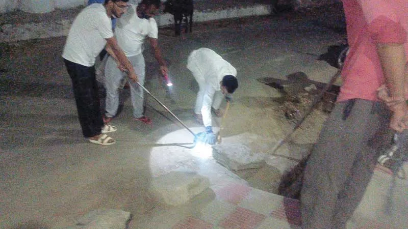 साँपों को रेस्क्यू कर खेतों में छोड़ने वाले सुनील इन्सां की बहादुरी की हुई तारीफ