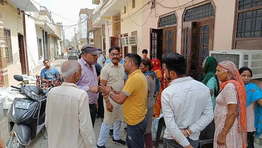वाटर वर्क्स पानी की समस्या के चलते महिलाओं का फूटा गुस्सा