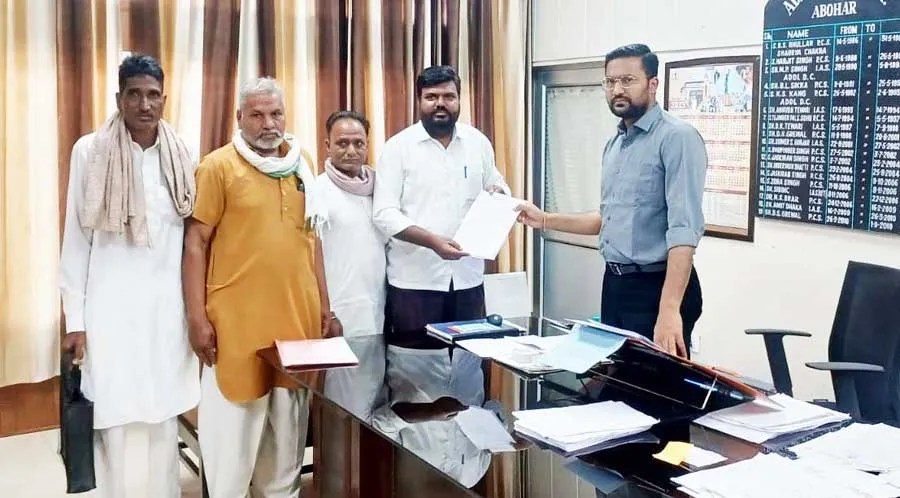 ईंट-भट्ठा मजदूरों की समस्याओं को लेकर एसडीएम से मिला शिष्टमंडल
