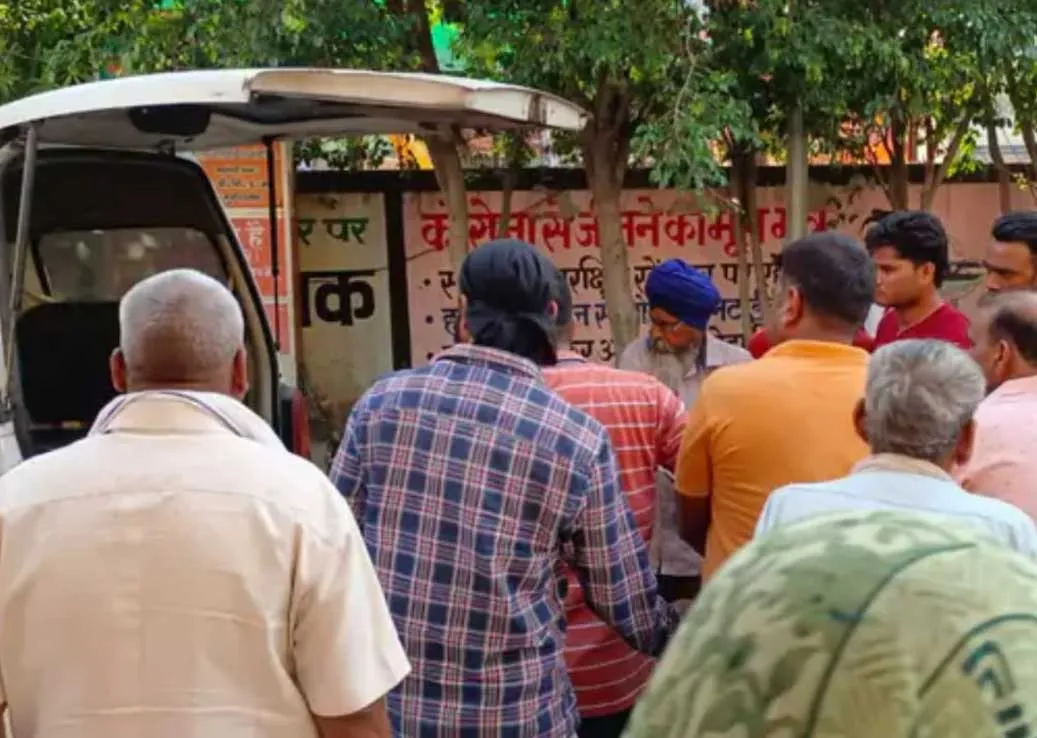 नीलगाय ने बाइक में मारी टक्कर, पत्नी की मौके पर मौत