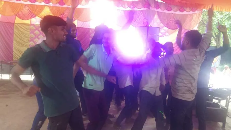 ‘‘बाबू तेरे लाडला नै’’ भजन पर थिरकी संगत, देखें आश्रम का नजारा