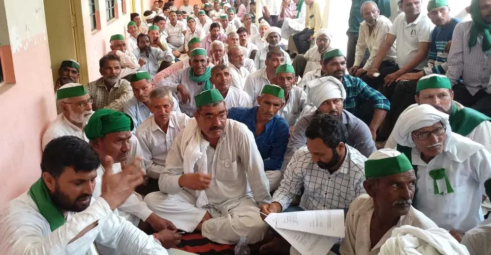 भाकियू कार्यकर्ताओं ने किसानों की समस्याओं को लेकर तहसील कार्यालय में किया धरना प्रदर्शन