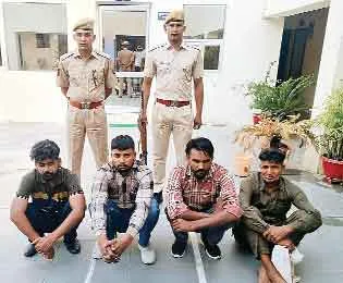 नोट दोगुने करने का झांसा देकर ठगी करने के आरोप में चार गिरफ्तार, एक शातिर बच निकला