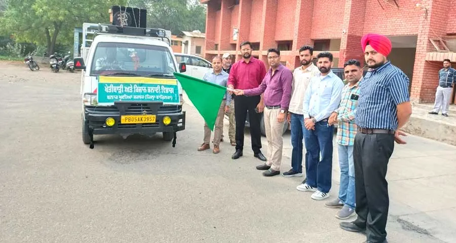 कृषि विभाग ने नरमे की कास्त को बढ़ावा देने के लिए जागरूकता वैन चलाई