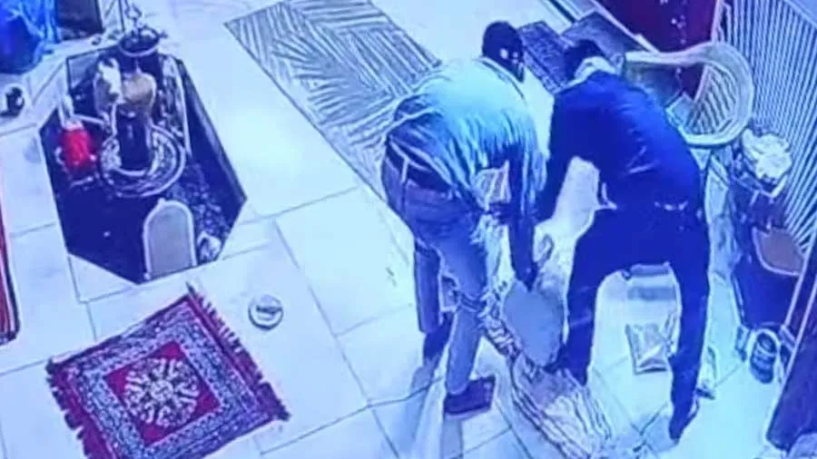 चोरों ने भगवान का घर भी नहीं बख्शा, मुकुट और दानपेटी चुराकर रफुचक्कर हुए चोर