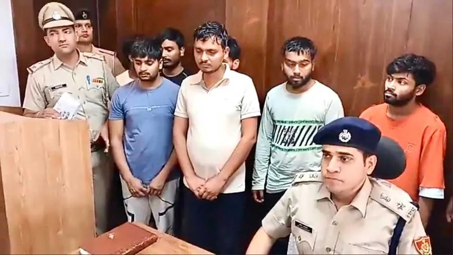 एयर इंडिया में नौकरी का झांसा देने वाले गिरोह का भंडाफोड़