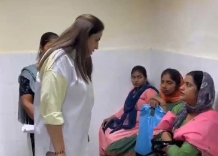 डिप्टी कमिश्नर डॉ. सेनू दुग्गल द्वारा सरकारी अस्पताल का औचक निरीक्षण