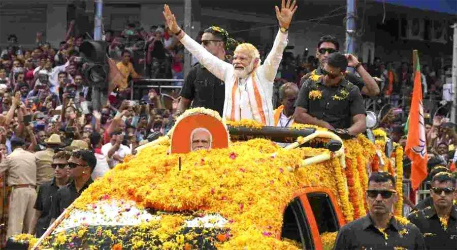 जय बजरंग बली के नारों के बीच मोदी ने किया बेंगलुरु में दूसरे दिन का विशाल रोड शो