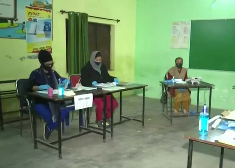 Jalandhar By Election Voting : जालंधर लोस. सीट उपचुनाव के लिये मतदान शुरू, जालंधर लोकसभा क्षेत्र तय करेगा पंजाब का राजनीतिक भविष्य