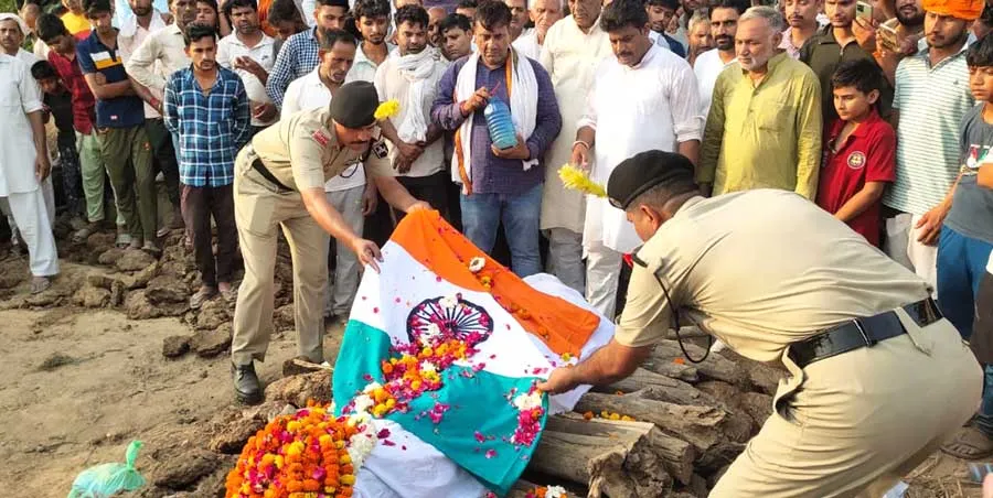 राजकीय सम्मान के साथ हुआ बीएसएफ जवान के पार्थिव शरीर का अंतिम संस्कार