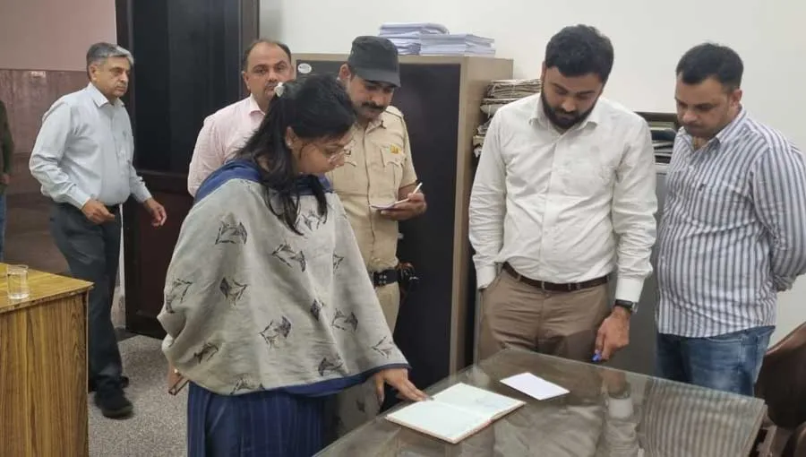 एसडीएम ने किया सरकारी कार्यालयों का औचक निरीक्षण