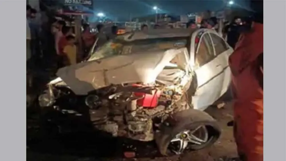 तेज रफ्तार कार ने ले ली दो जिंदगियां