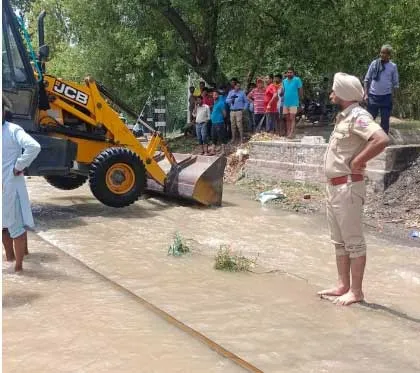 Punjab Weather: पंजाब में आंधी ने मचाई तबाही, बिजली के खंभे उखड़ गए