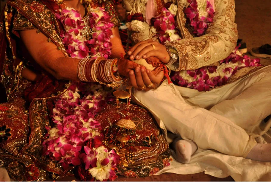 चंद घंटे की खुशियाँ फिर बिछी ‘मौत की बिसात’ अपनों ने ही डाला मुंह में तेजाब