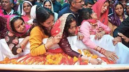 पत्नी ने लाल जोड़ा पहन दी अंतिम विदाई | Martyr Arvind Kumar
