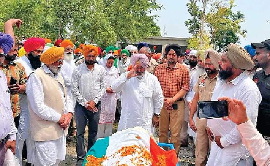 राजकीय सम्मान के साथ शहीद का अंतिम संस्कार