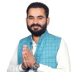 फरिश्ता बने ‘आप’ विधायक, हादसे के शिकार लोगों को अपने वाहन से पहुंचाया अस्पताल