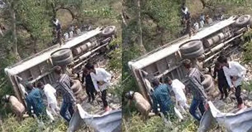 सवारियों से भरी बस पुल से नीचे गिरी, चालक की मौत