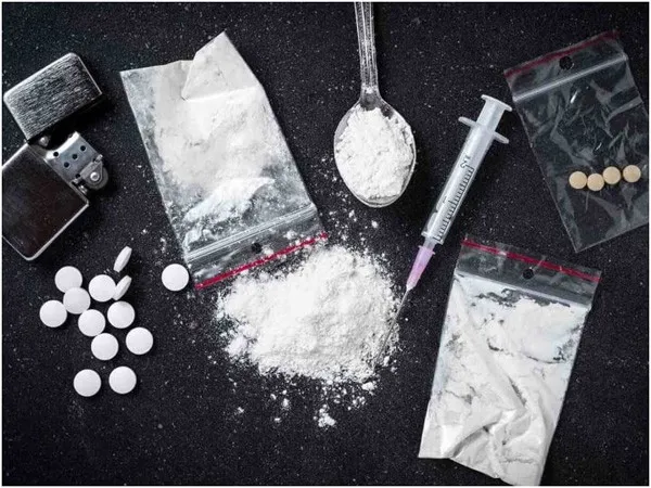 75 ग्राम हेरोइन, कार और बिना नंबर की बाइक बरामद, पाकिस्तान से ड्रोन के जरिए मंगवाते थे ड्रग्स
