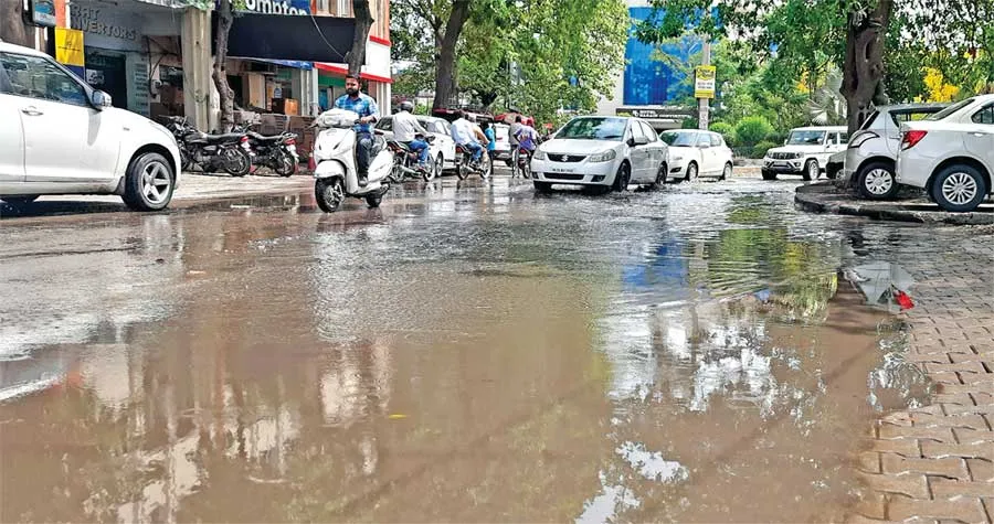 भारी बरसात से कहीं राहत, कहीं आफत…