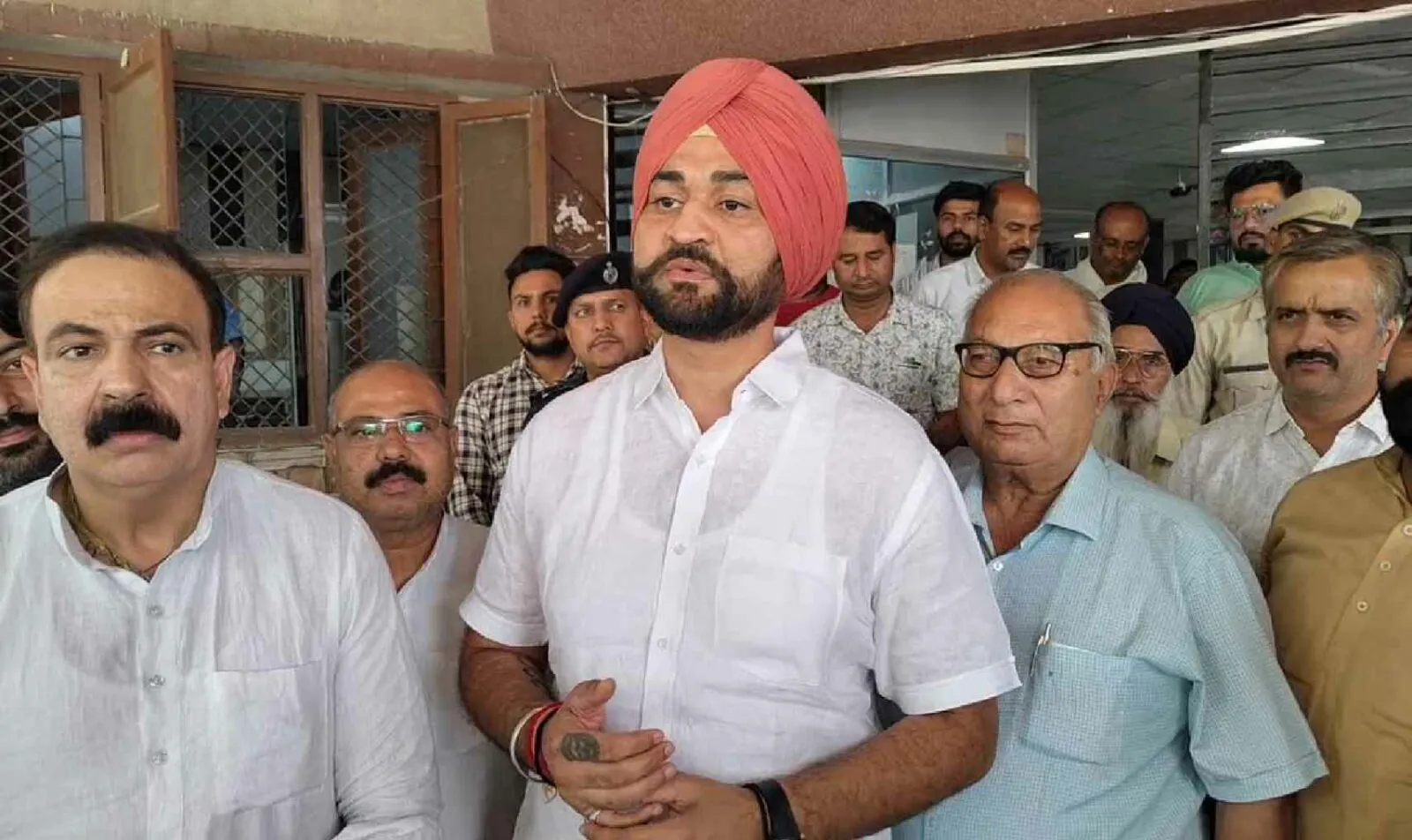 जब नपा कार्यालय में अचानक आ धमके राज्य मंत्री, कर्मचारियों में मचा हड़कंप