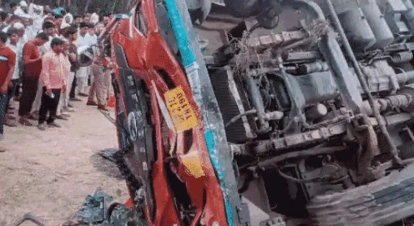 Road Accident Moradabad: कैंटर ने टाटा मैजिक को मारी टक्कर, 10 की मौत, बुआ की बेटी की शादी में जा रहे थे सभी