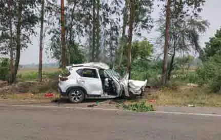 रोहतक में कैंटर और कार की टक्कर में पुत्री सहित जूनियर कोच की मौत