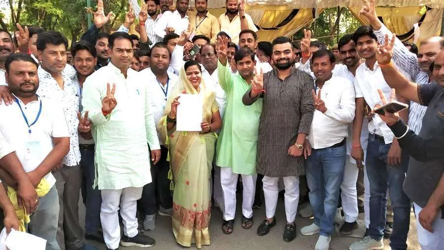 नगर पालिका सिरसागंज से भाजपा प्रत्याशी रंजना डॉ गुरुदत्त सिंह 8 हजार वोटों से हुई विजयी