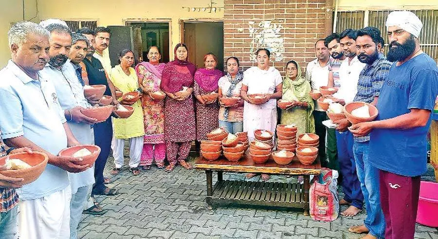 पूज्य गुरु गुरु जी द्वारा चलाई जा रही ‘पक्षी उद्धार’ मुहिम में मलोट की साध-संगत ने दिया योगदान