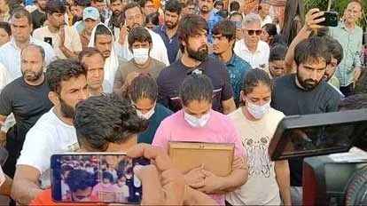 Wrestlers Protest:  पहलवानों ने Ganga में क्यों नहीं बहाए Medal जानिए?