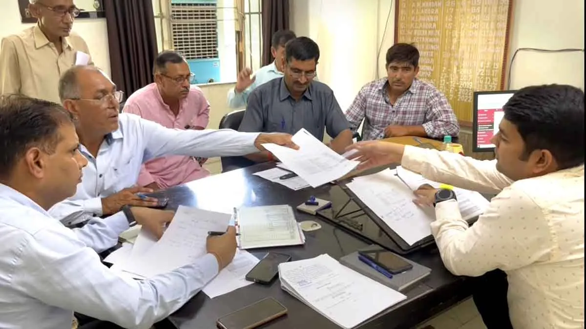 सीएम फ्लाइंग ने समाज कल्याण अधिकारी कार्यालय पर की छापेमारी