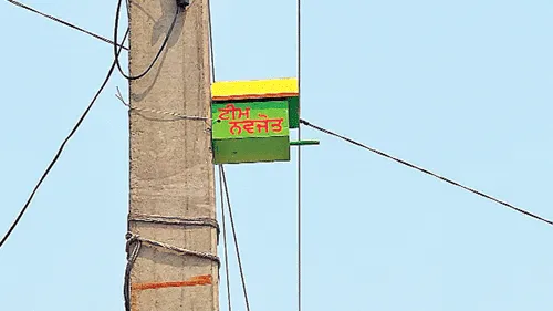पक्षियों के रहने के लिए लगवाए रैन बसेरे