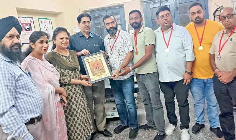विश्व रक्तदाता दिवस: रक्तदान करने वाली समाजसेवी संस्थाएं सम्मानित