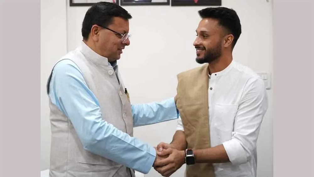 क्रिकेटर आकाश मथवाल ने धामी से की भेंट