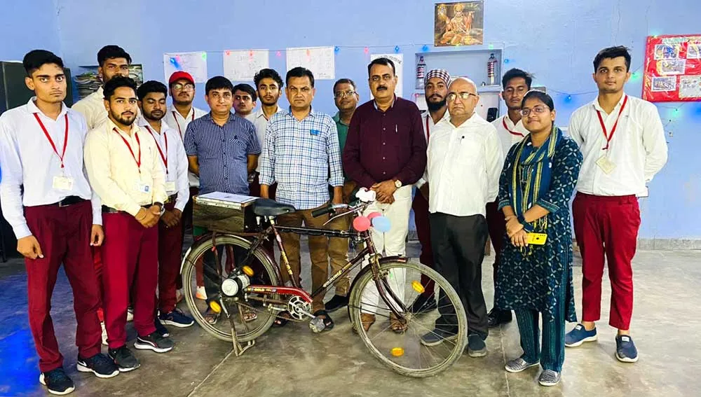 पॉलिटेक्निक के छात्रों ने बनाई ई साइकिल