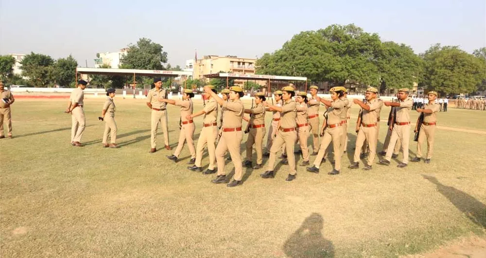 वरिष्ठ पुलिस अधीक्षक द्वारा परेड की ली गई सलामी