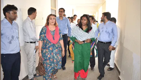 मेरठ मंडल आयुक्त ने विद्यालय का निरीक्षण कर अवशेष कार्यो का लिया जायजा