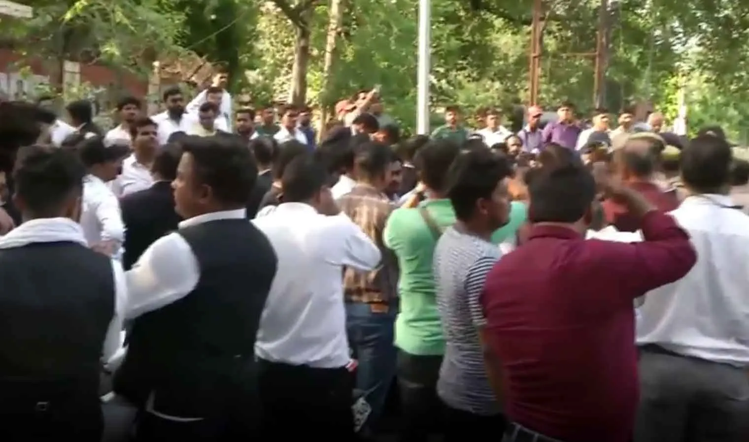 कोर्ट में हत्या : मुख्तार गैंग के शूटर संजीव पर हमलावर ने की 5-6 राउंड फायरिंग