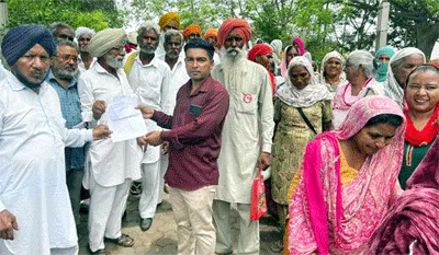 देहाती मजदूर सभा ने मांगों को लेकर दिया धरना