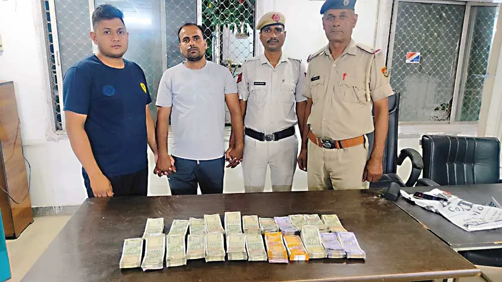 कम्पनी के 10 लाख लेकर भागा अकाउंटेंट गिरफ्तार