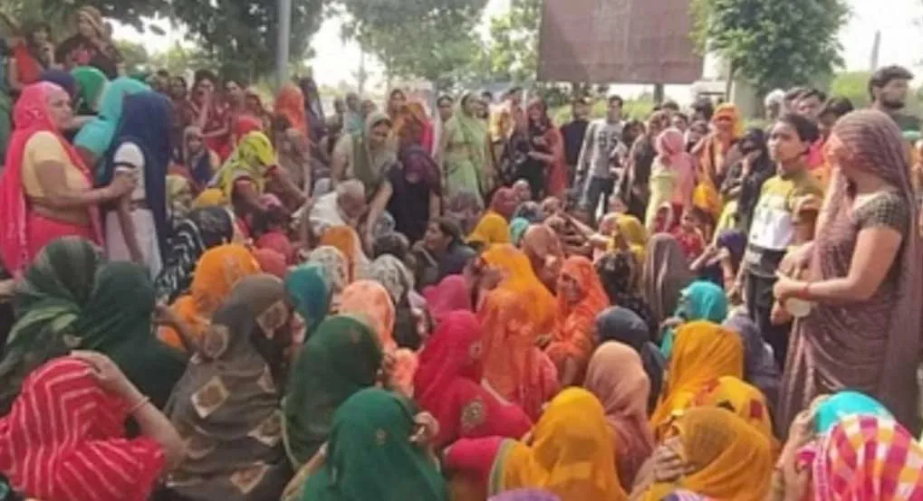 दर्दनाक हादसा: करंट लगने से खेत में काम कर रहे दो किसानों की मौत, एक झुलसा
